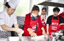 「牛肉板面」开店成功！50平小店日营业额超两千元